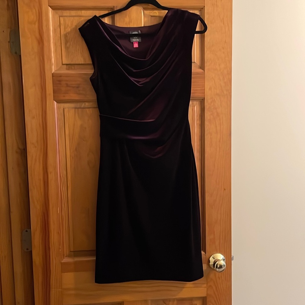 Vince Camuto maroon velvet dress size 6